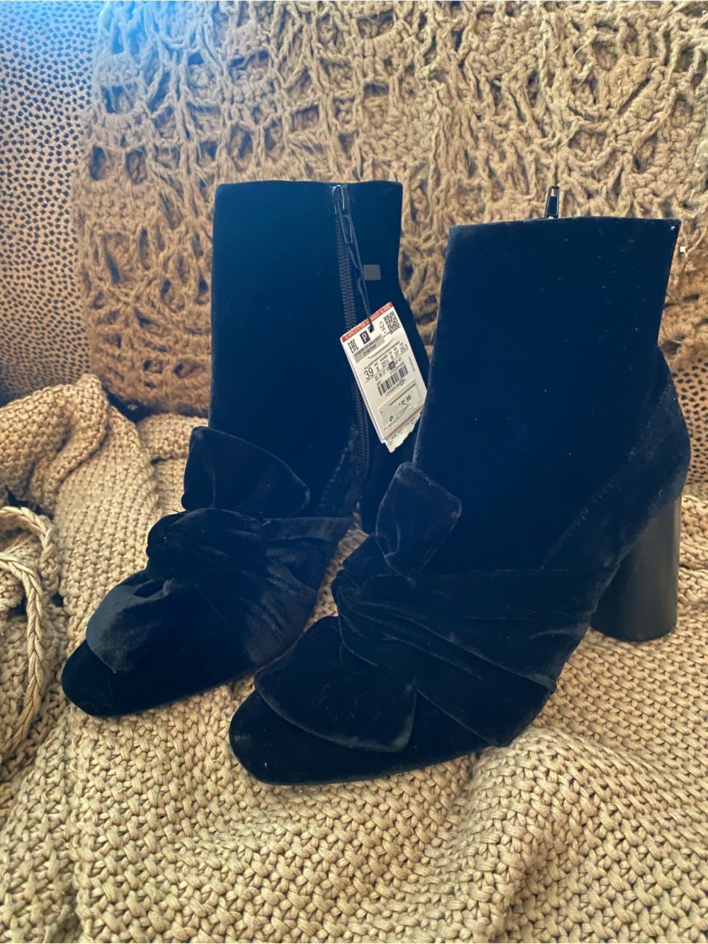 Zara black velvet bow booties 39 8 NEW NWT
